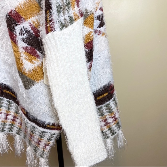 Women’s Lash Tribal Sweater - Picture 5 of 8